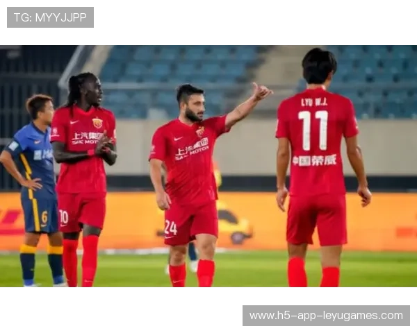 上港后场组合迅速成型，防守稳定性获赞