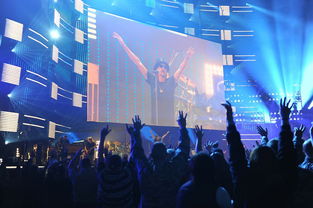 乐鱼电脑版官网-夜场足球赛事吸引年轻观众群体，夜场踢球